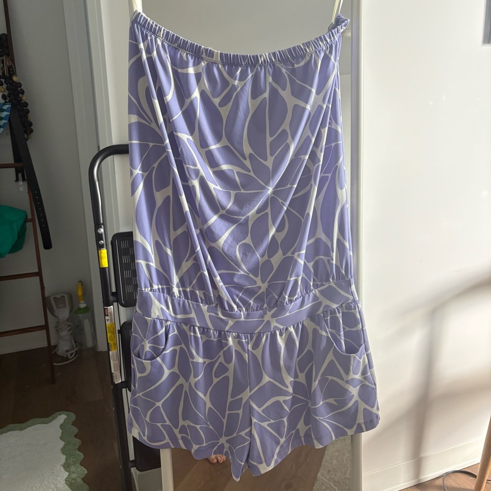 Tori Richard Lavender and White floral print romper/playsuit with pockets 🩷